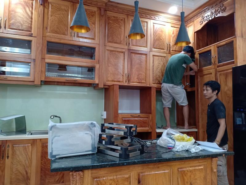 sơn cửa gỗ cũ