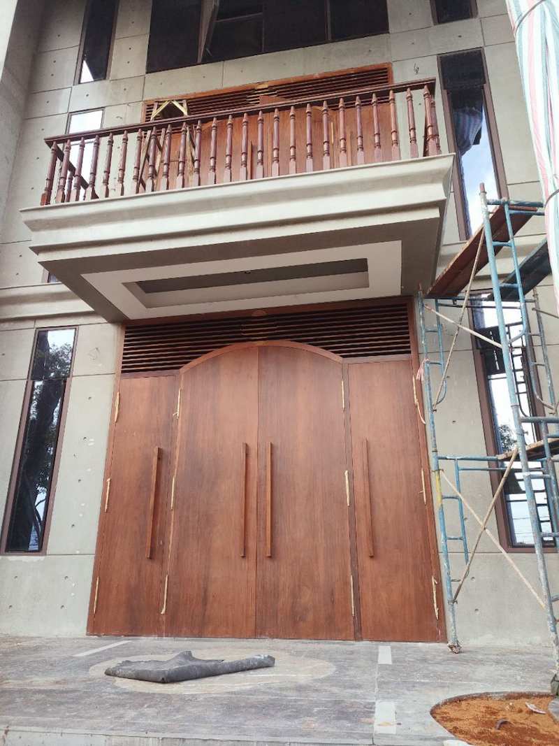 sơn cửa gỗ cũ