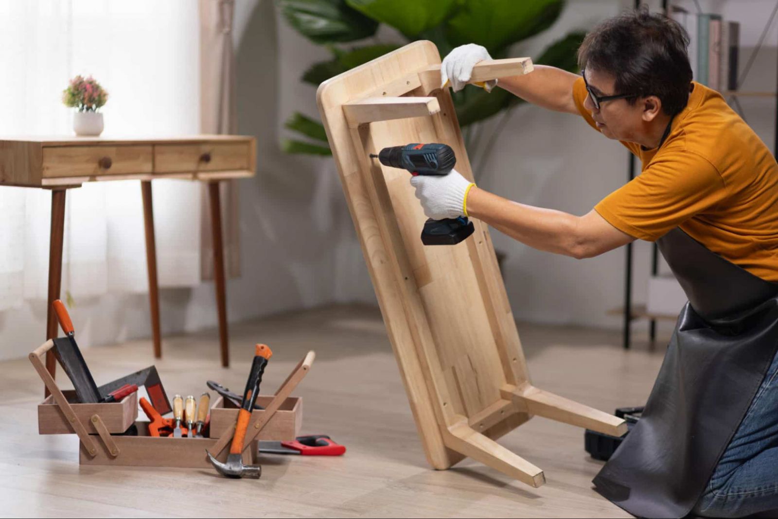 Có nên tự sửa đồ gỗ tại nhà để tiết kiệm chi phí?